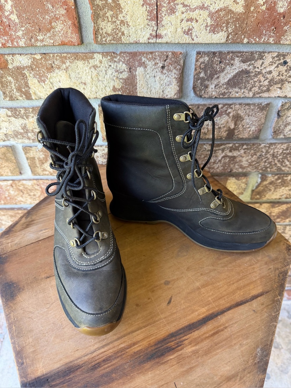 Timberland Women’s Black Leather Wedge Combat Boots Size 6.5 Medium Beautiful!